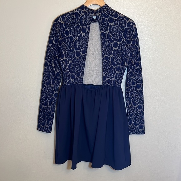 Everleigh Long Sleeve Open Back Dress - Picture 8 of 16